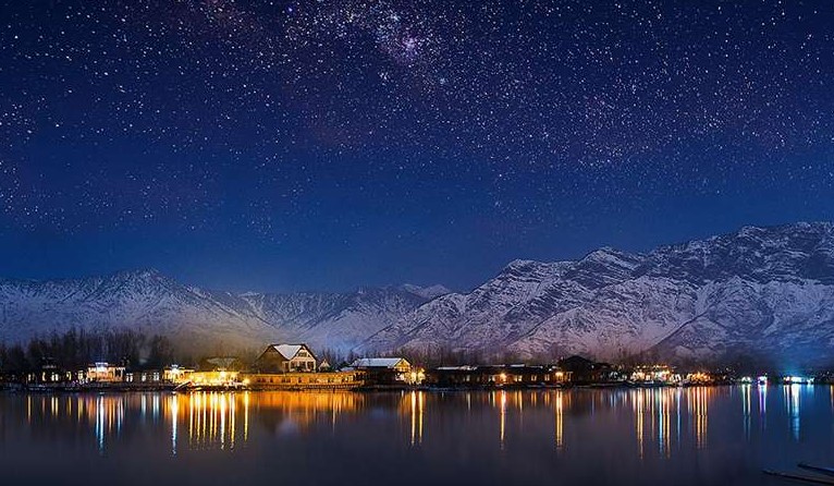 Kashmir is Famous For Dal Lake Srinagar